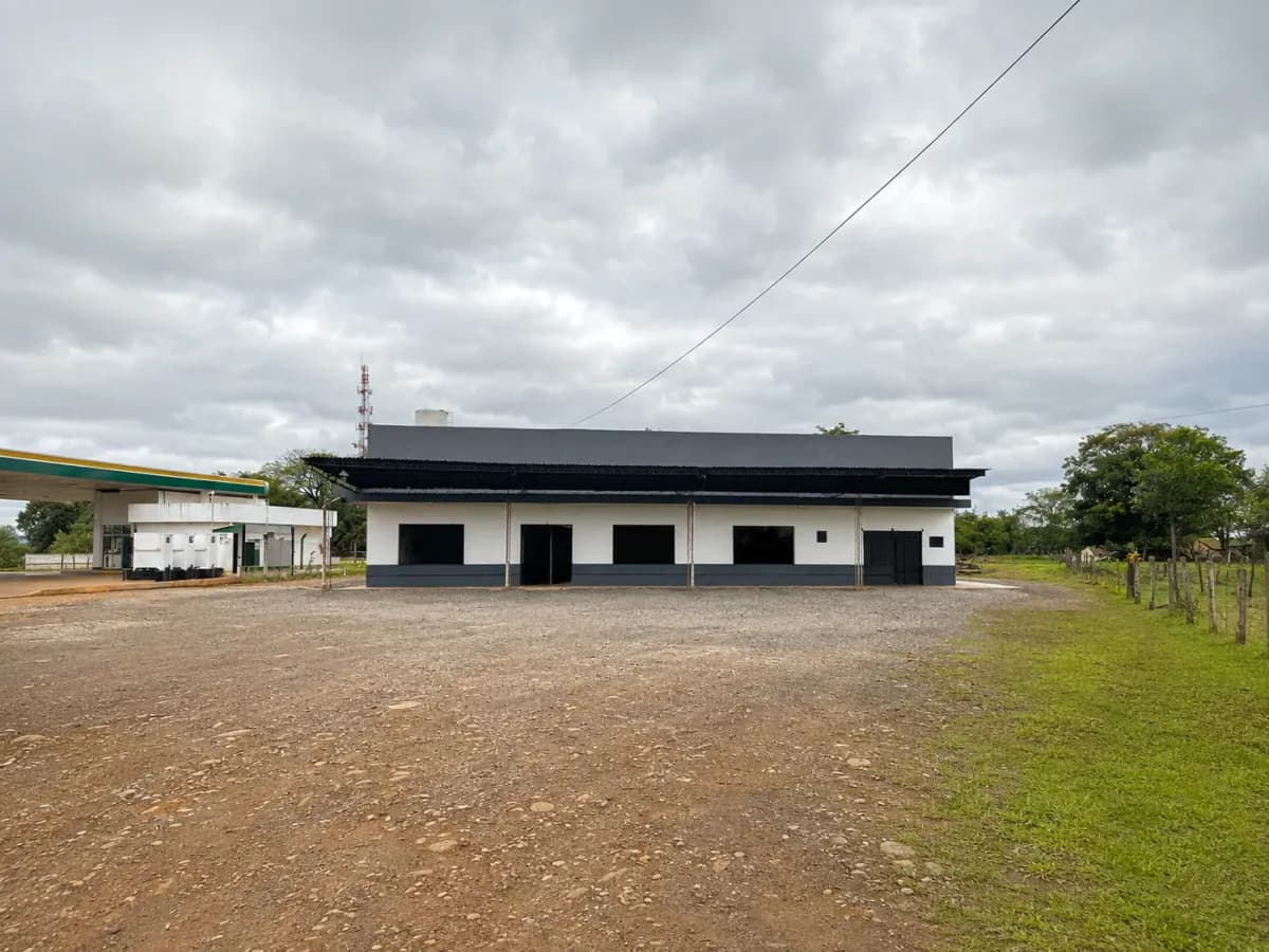 Local Comercial de 25,418m² en Venta en Coronel Oviedo - Image 3