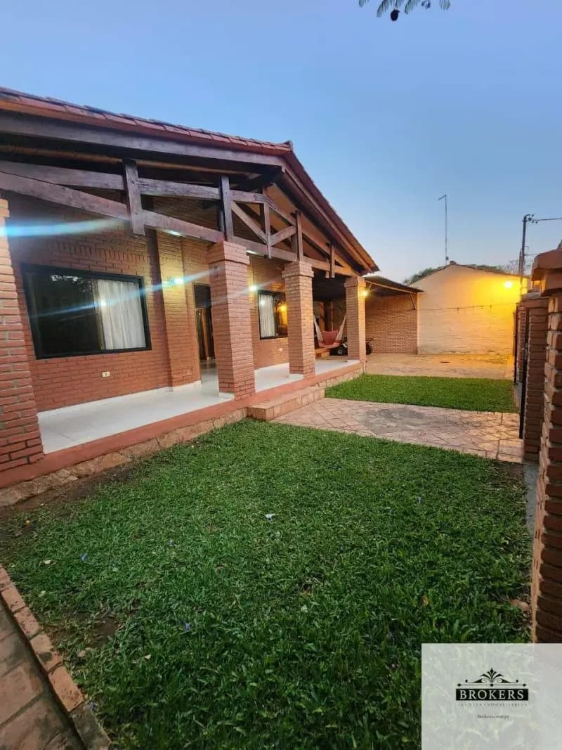 Casa de 5 dormitorios en Venta en San Bernardino - Image 3