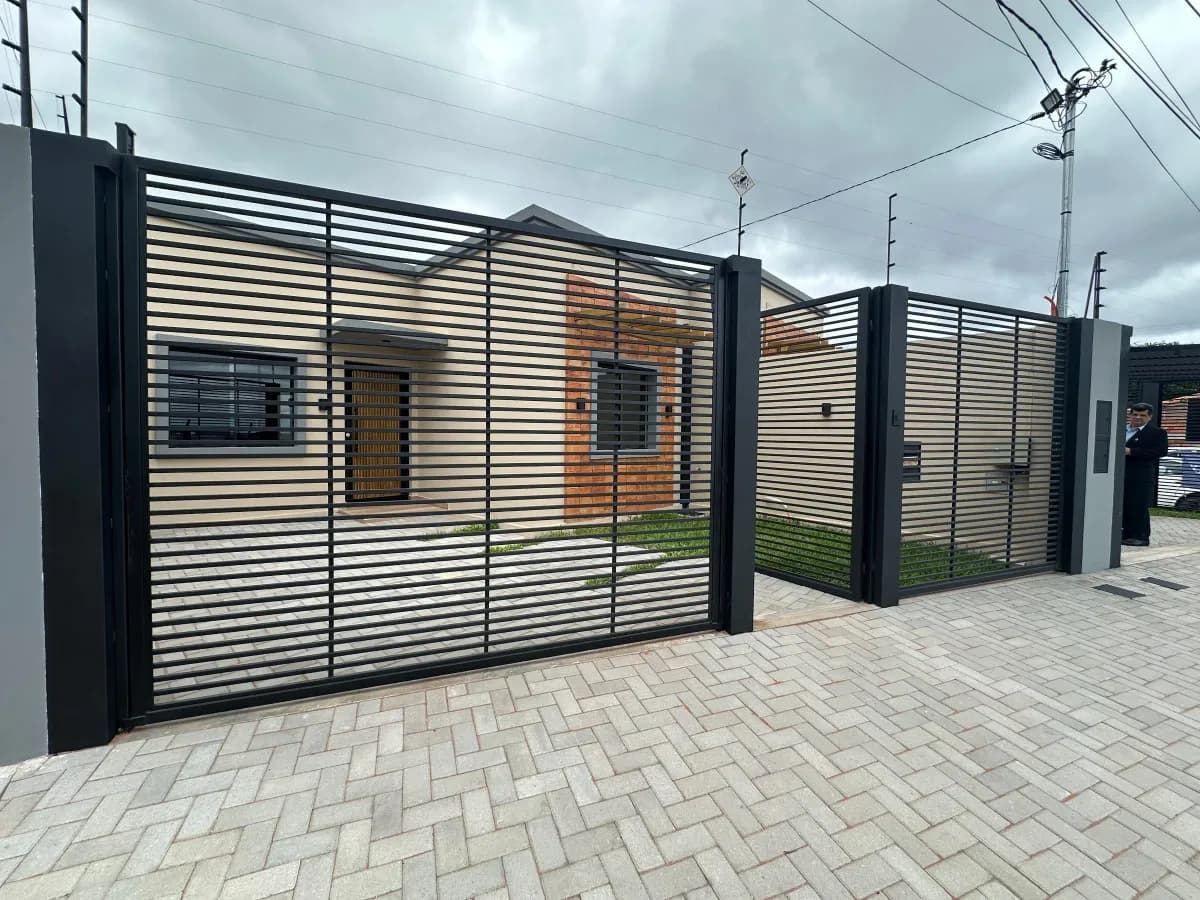 2-Bedroom House in Modern and Minimalist Chalet, Newly Built, 60m², for Sale in Picada, Villa Elisa