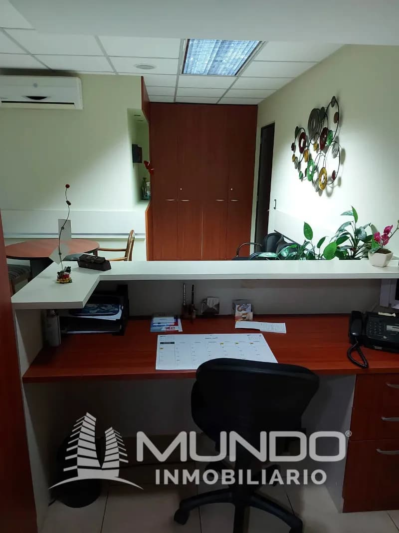 Local Comercial de 98m² en Venta en Zona 10, Ciudad de Guatemala - Image 2