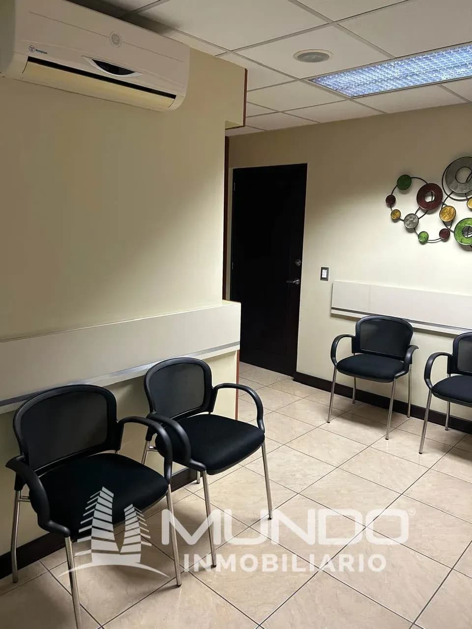 Local Comercial de 98m² en Venta en Zona 10, Ciudad de Guatemala - Image 8