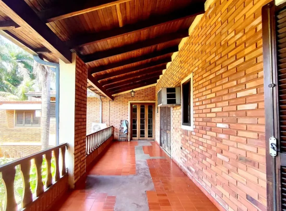 Casa de 5 dormitorios en Alquiler en Santo Domingo, Asunción - Image 8