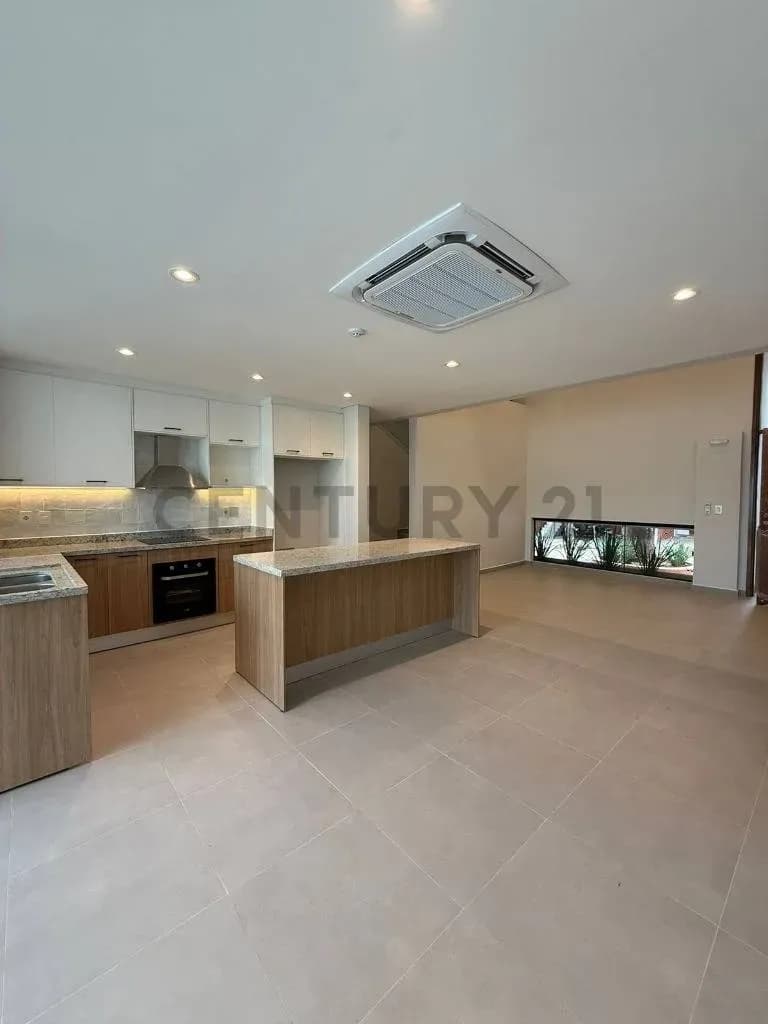 4-Bedroom House for Sale at Heisecke Construction, Luque - Image 7