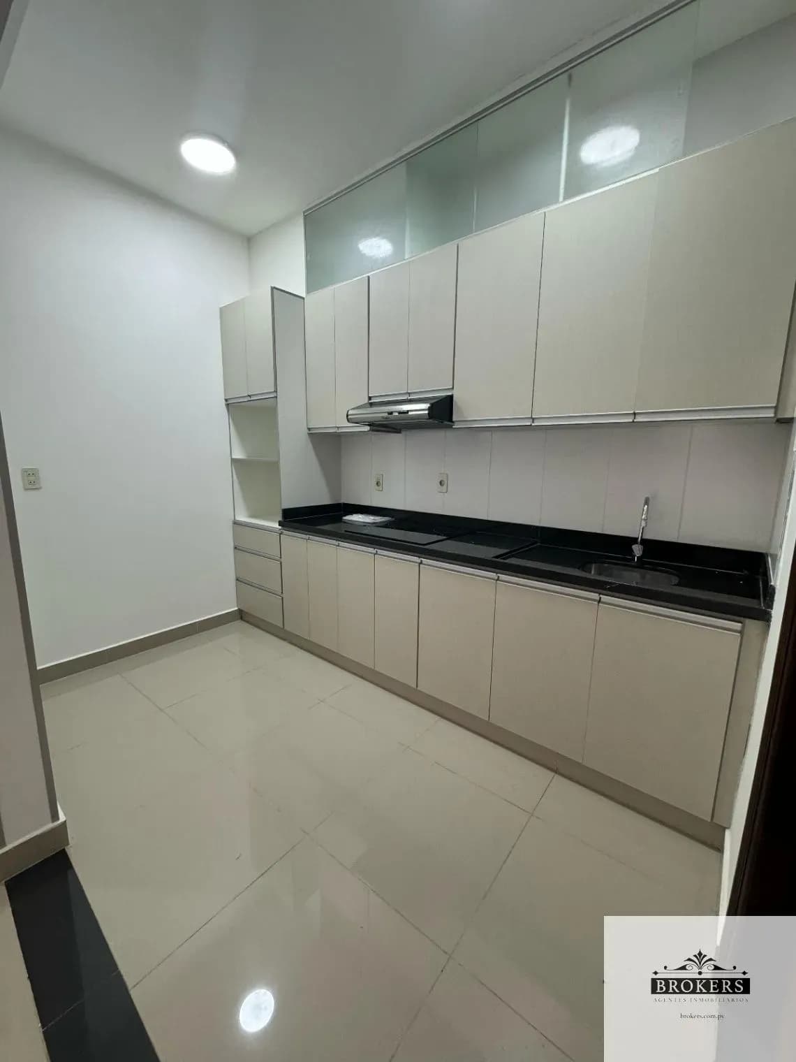 2-Bedroom Apartment for Rent in Laguna Grande, Fernando de la Mora - Image 4