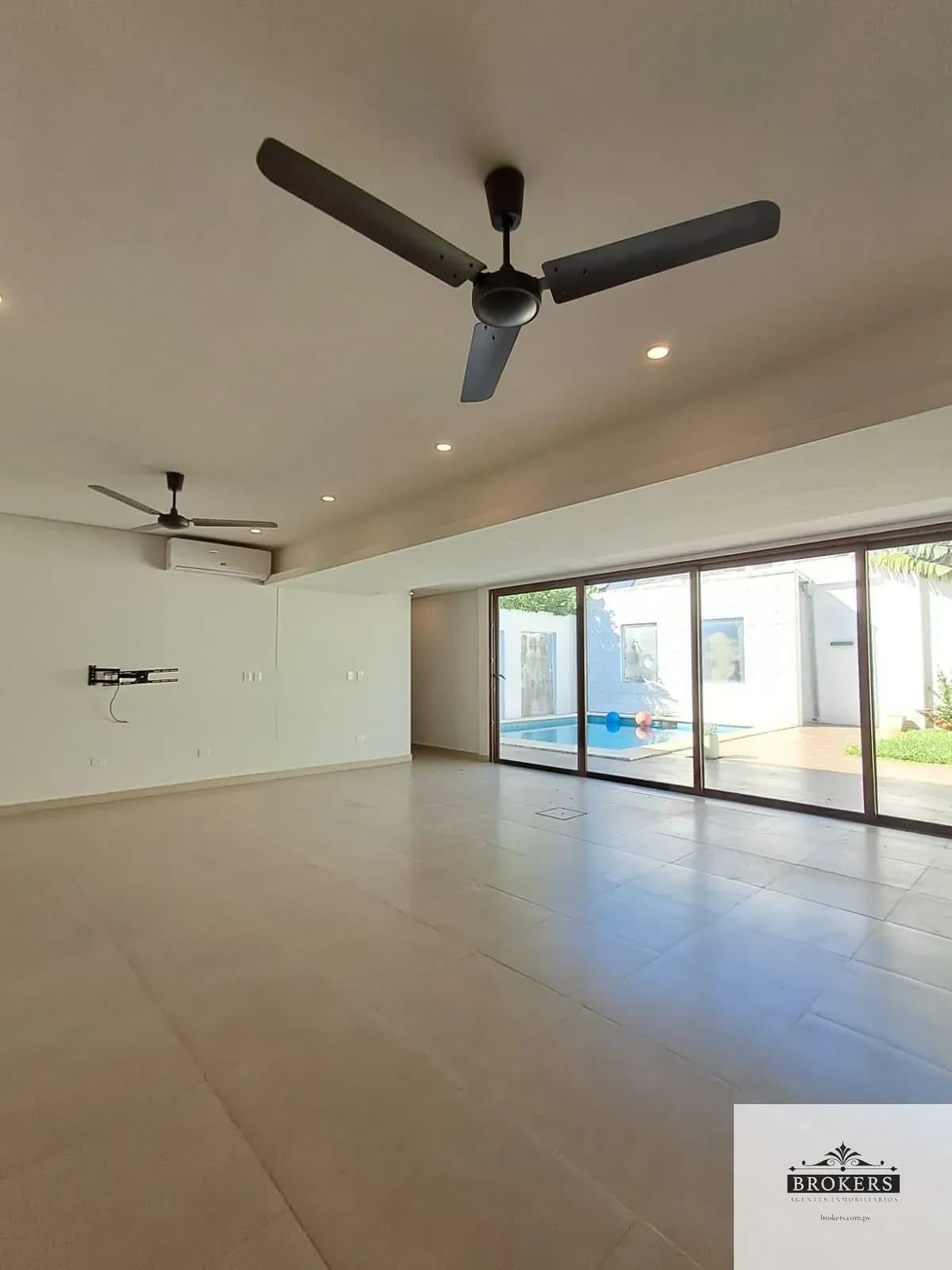 3-Bedroom House for Sale in Zárate Isla, Luque - Image 7