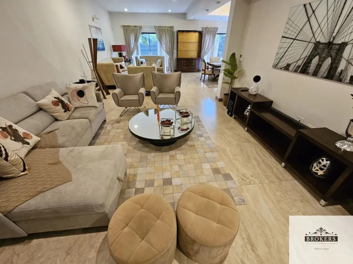 Casa de 3 dormitorios en Alquiler en Recoleta, Asunción - Image 4