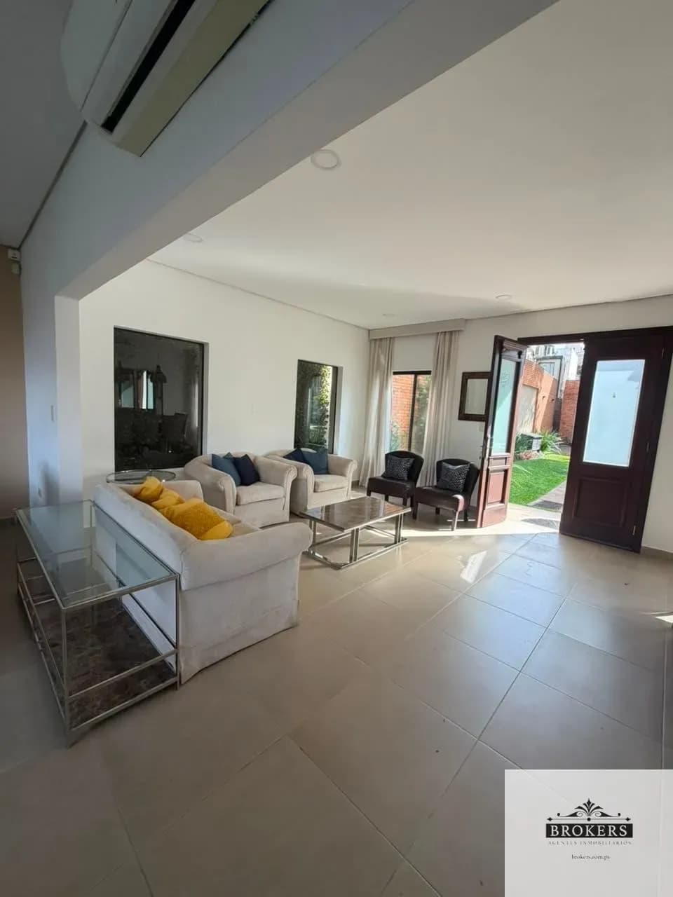 Casa de 3 dormitorios en Alquiler en Primer Barrio, Luque - Image 3