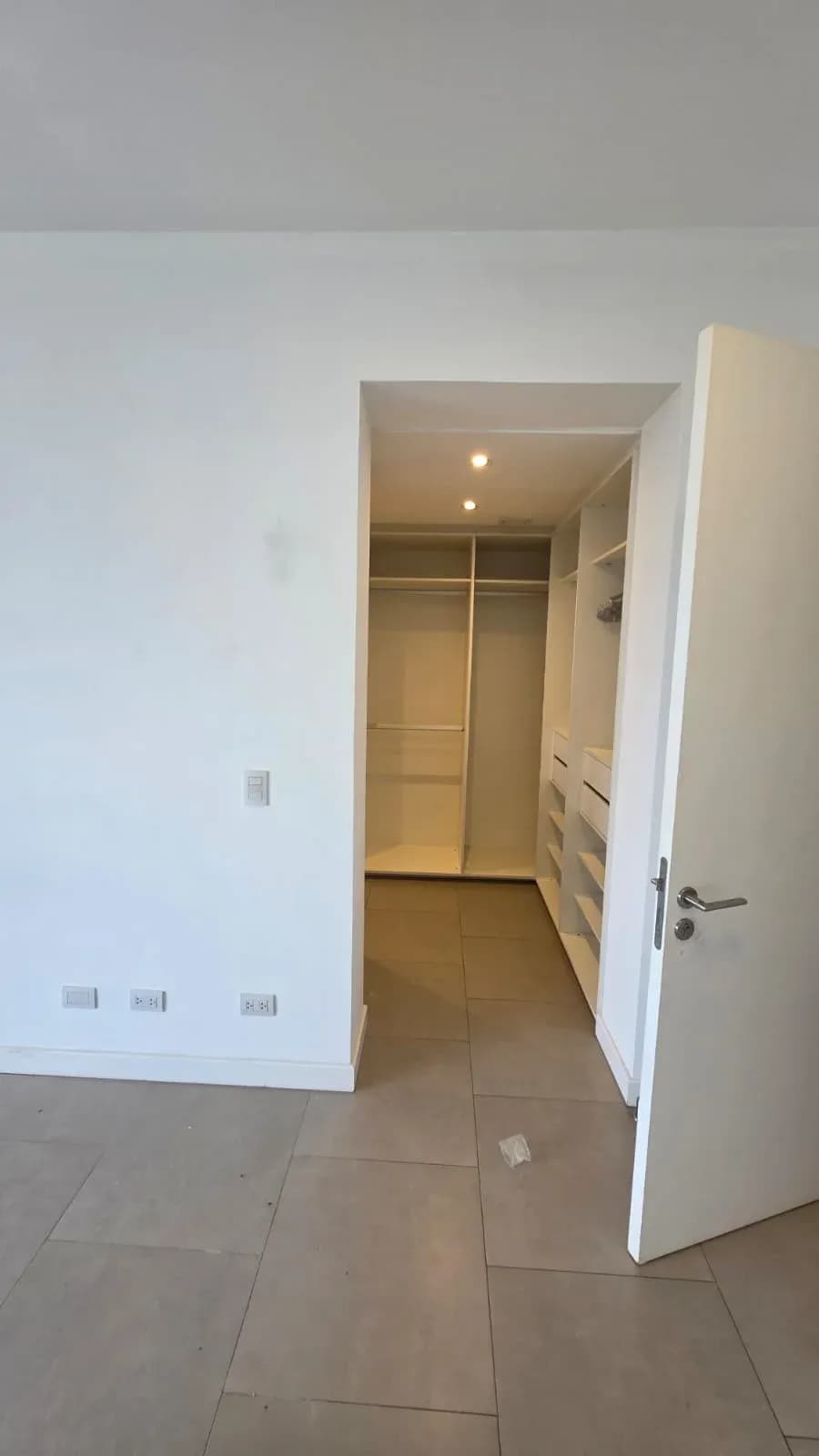 Alquiler Departamento de 1 dormitorio en Palacio de los Patos, 145m², en Mburucuyá, Asunción - Image 6