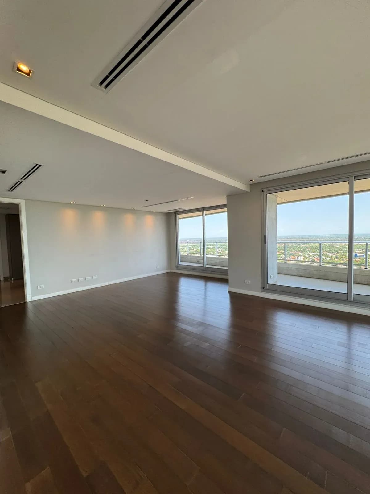 Departamento de 4 dormitorios, 331m², en Alquiler en Mburucuyá, Asunción - Image 2