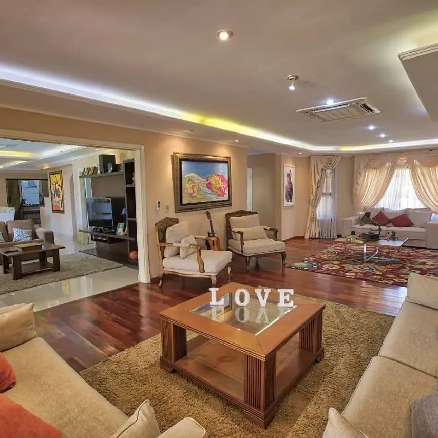 5-Bedroom House for Sale in Loma Merlo, Luque - Image 3