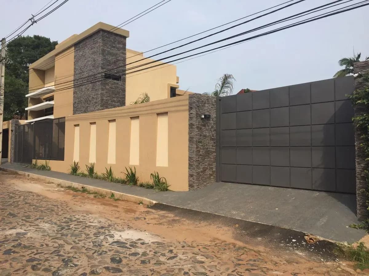 5-Bedroom House for Sale in Mburicaó, Lambaré - Image 10