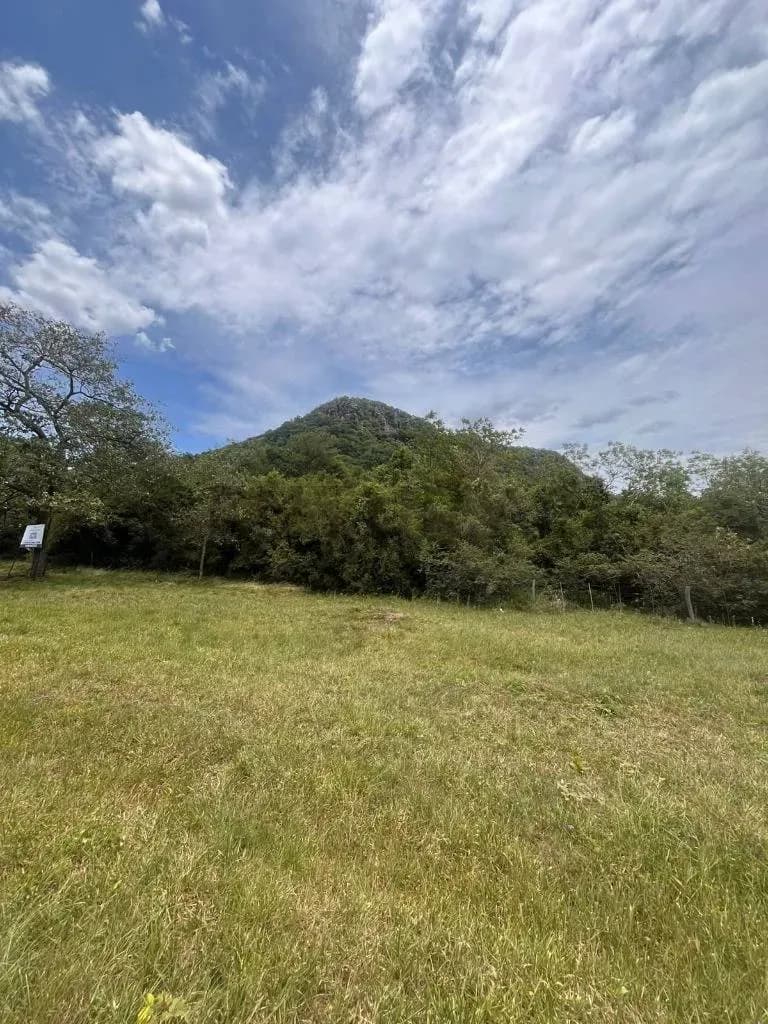 Terreno de 2.250m² à Venda em Paraguarí, Cidade de Arroyo Pora-Sub Urbano