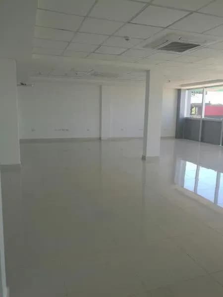 Espaço Comercial de 1.200m² para Aluguel em Salvador del Mundo, Assunção - Image 9
