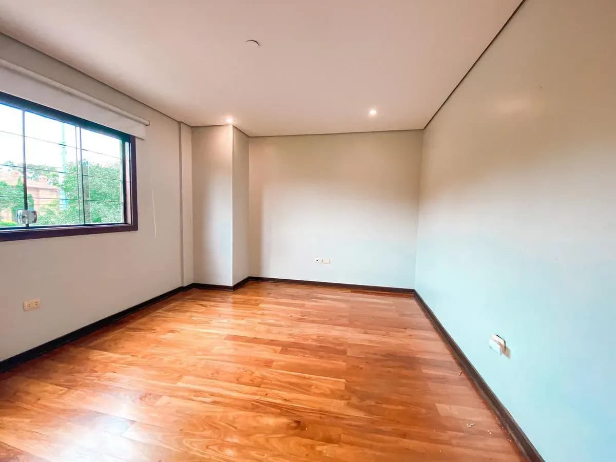 Casa de 4 quartos à Venda em Assunção - Image 11