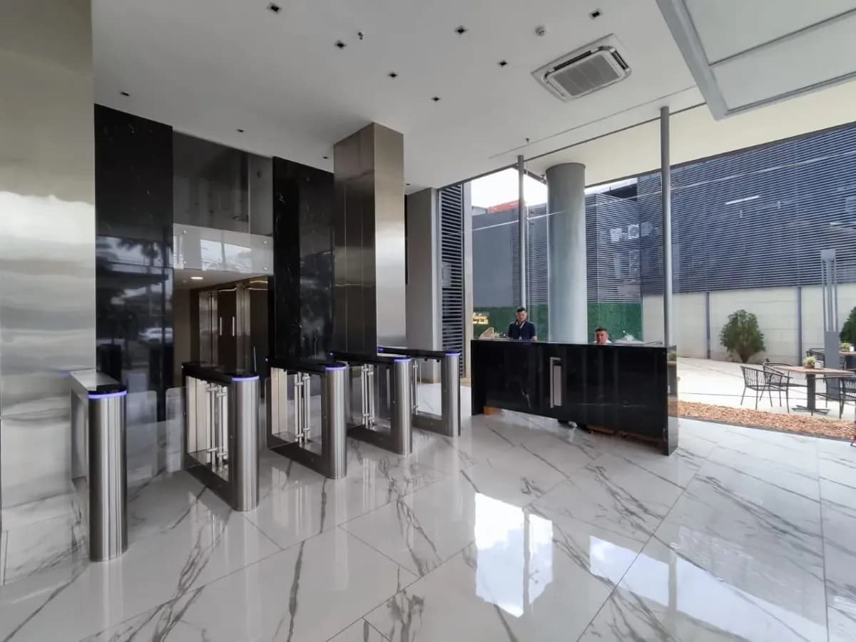 Oficina de 50m² en Alquiler en San Jorge, Asunción - Image 2