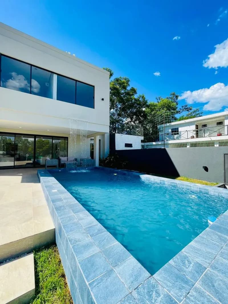 Casa de 4 dormitorios en Venta en San Bernardino - Image 2