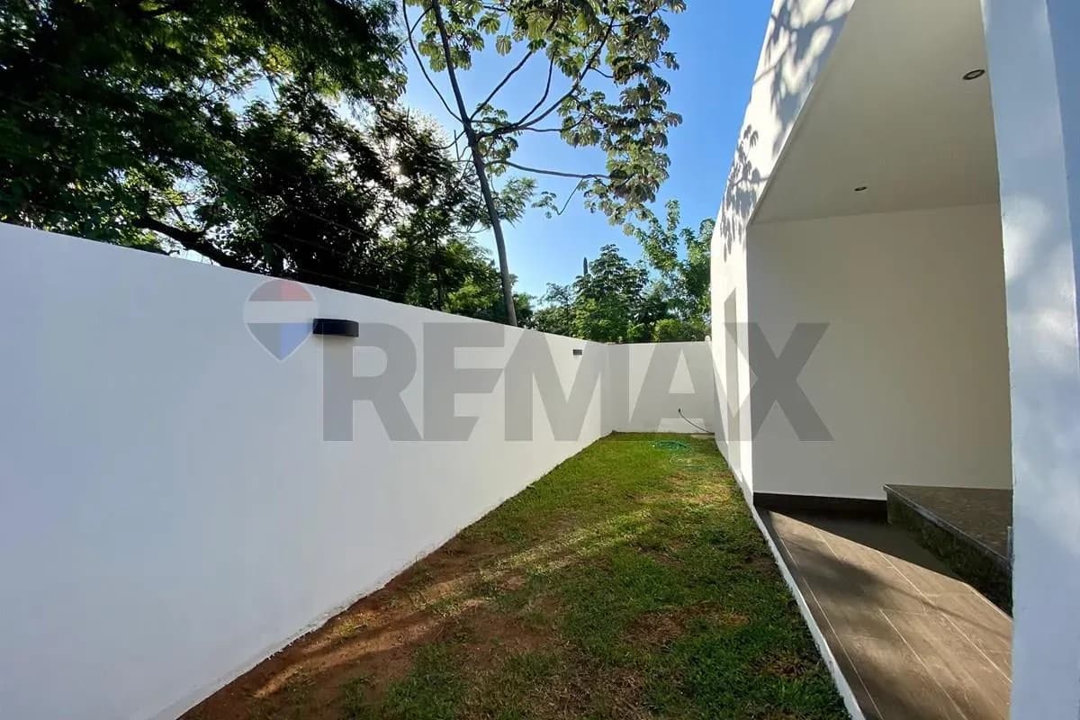 2-Bedroom House for Sale in Campo Grande, Luque - Image 16