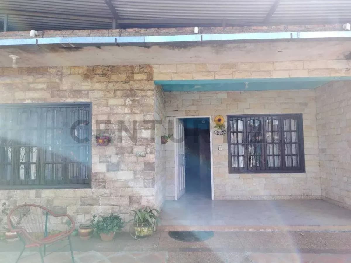 Casa de 3 quartos à Venda em San José, Villa Elisa