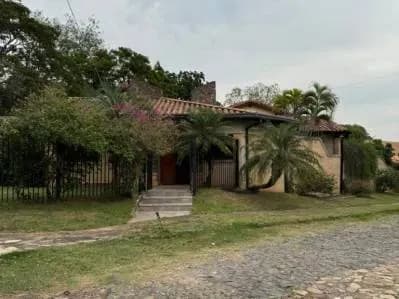Casa de 3 dormitorios en Venta en Kennedy, Lambaré - Image 2