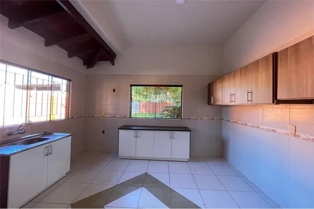 Casa de 5 quartos à Venda em San Antonio, Hernandarias - Image 8
