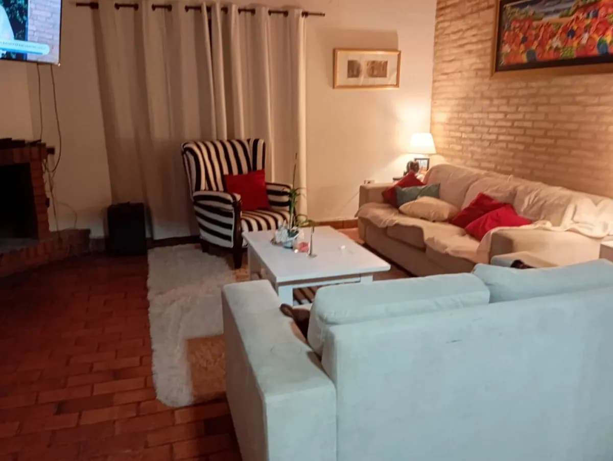 Casa de 4 dormitorios en Casa, 140m², en Venta en Villa Ofelia, Fernando de la Mora - Image 2