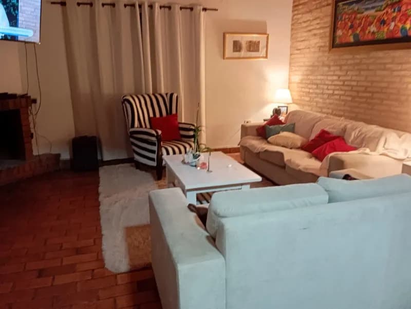 Casa de 4 dormitorios en Casa, 140m², en Venta en Villa Ofelia, Fernando de la Mora - Image 2