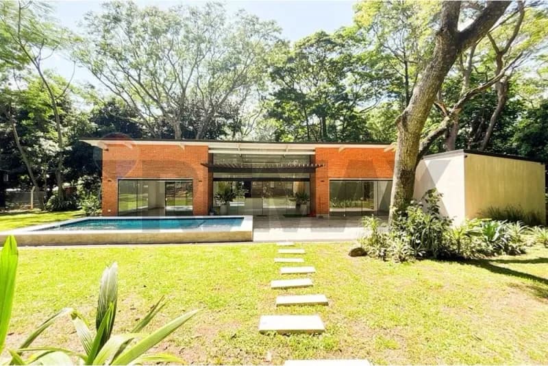 Casa de 3 dormitorios en Venta en Altos - Image 2