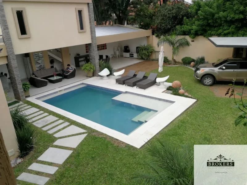 5-Bedroom House for Sale in Mburicaó, Lambaré - Image 2