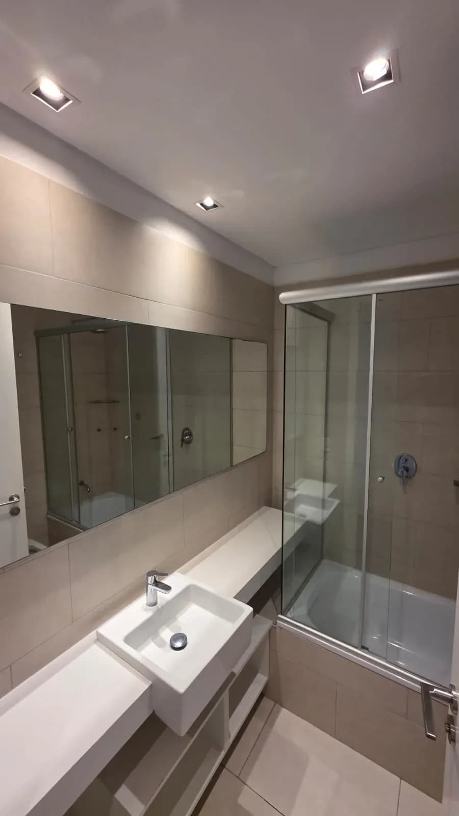Departamento de 4 dormitorios, 331m², en Alquiler en Mburucuyá, Asunción - Image 8