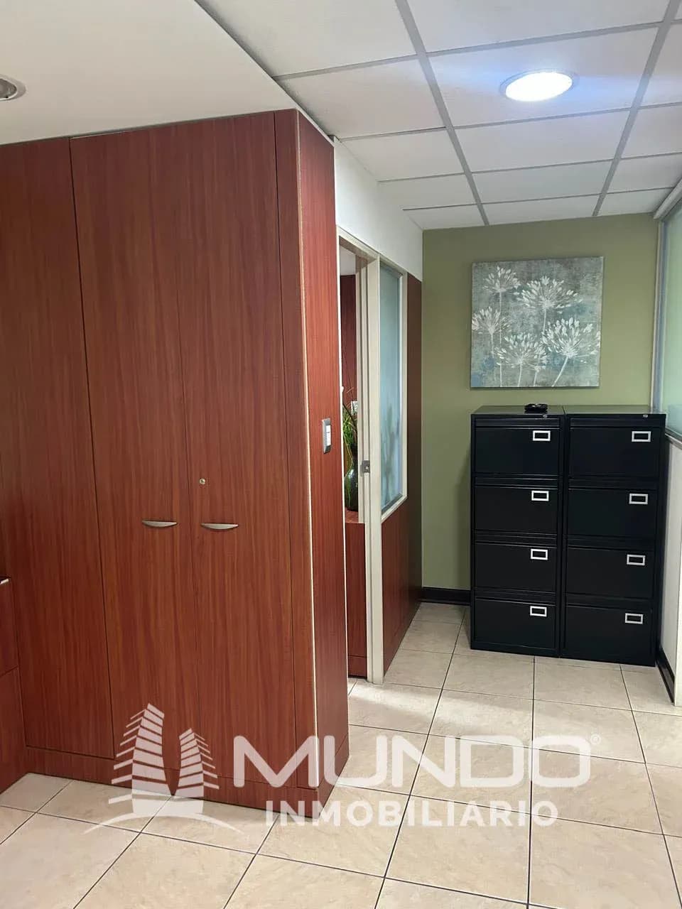Local Comercial de 98m² en Venta en Zona 10, Ciudad de Guatemala - Image 12