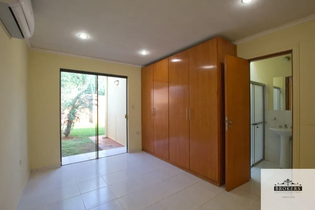 Casa de 3 quartos à Venda no Cuarto Barrio, Luque - Image 12