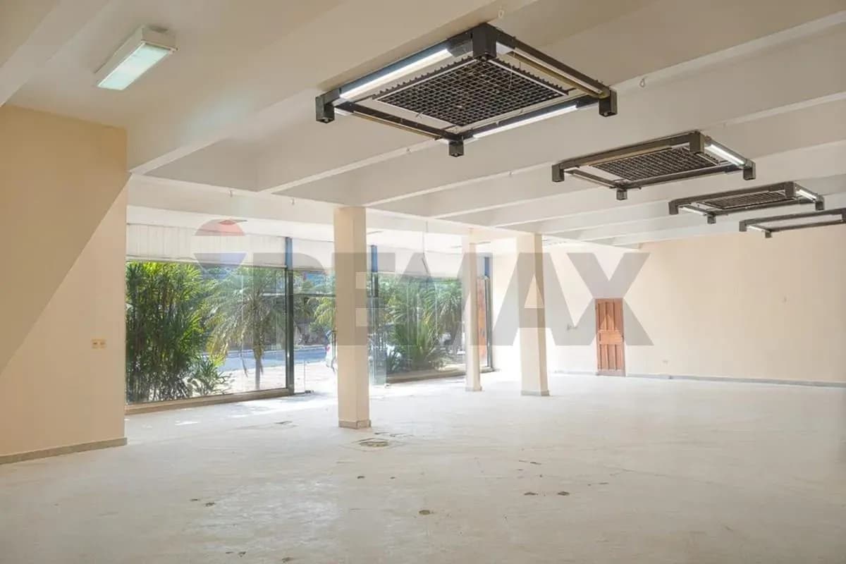 Local Comercial de 1,335m² en Venta en Recoleta, Asunción - Image 3