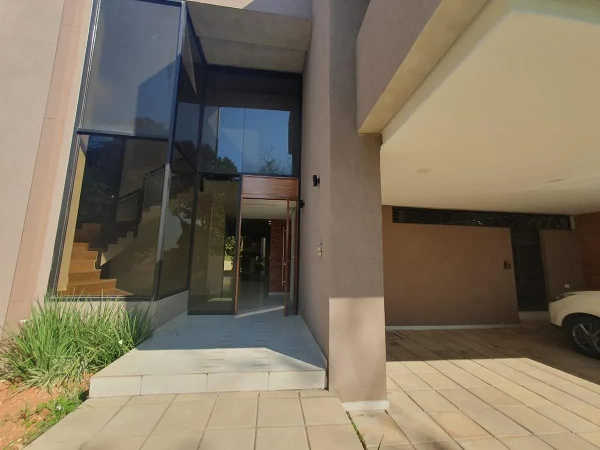 3-Bedroom House for Sale in Loma Merlo, Luque