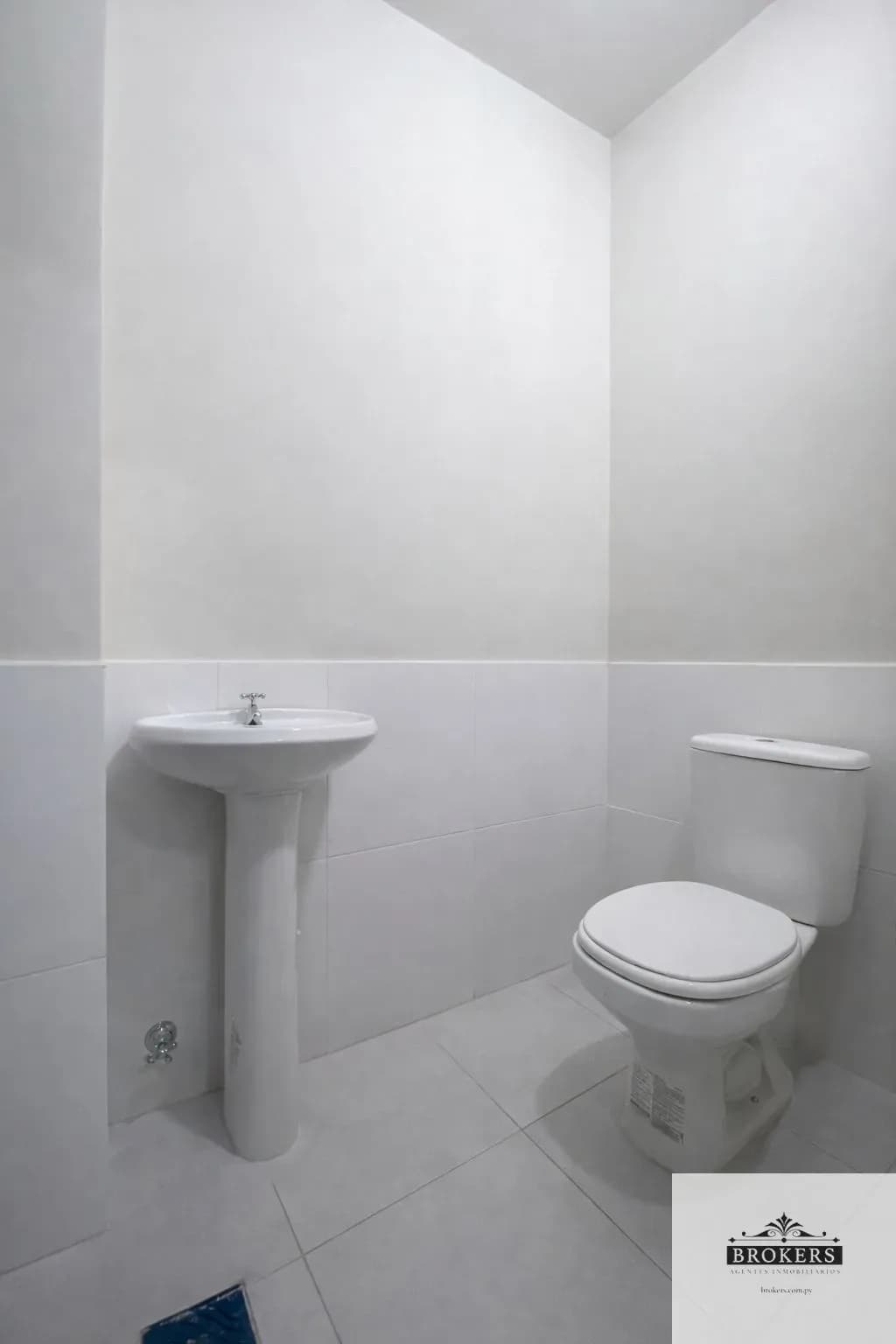 Commercial Space of 853m² for Rent in Monseñor Bogarín, Mariano Roque Alonso