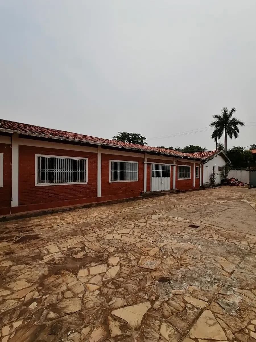 10-Bedroom House for Sale in San Vicente, Lambaré - Image 7