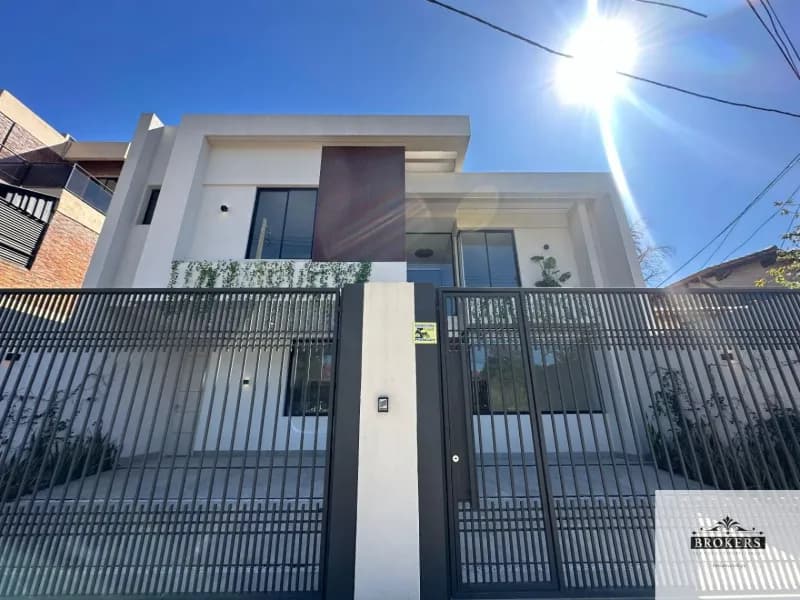 Casa de 4 dormitorios en Venta en San Jorge, Asunción - Image 4