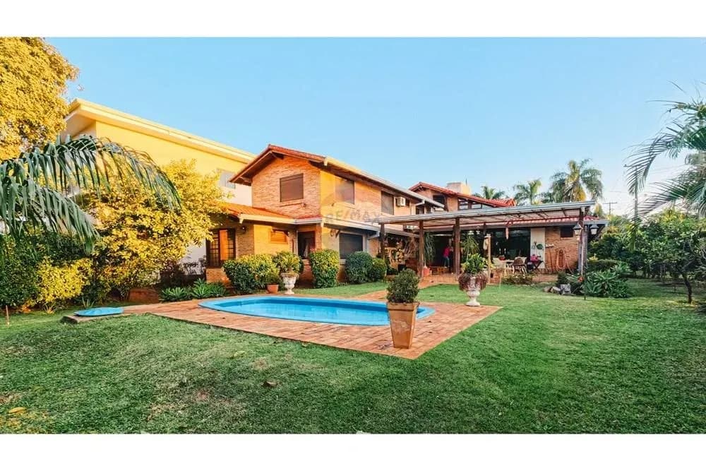 Casa de 5 quartos à Venda no Paraná Country Club, Hernandarias