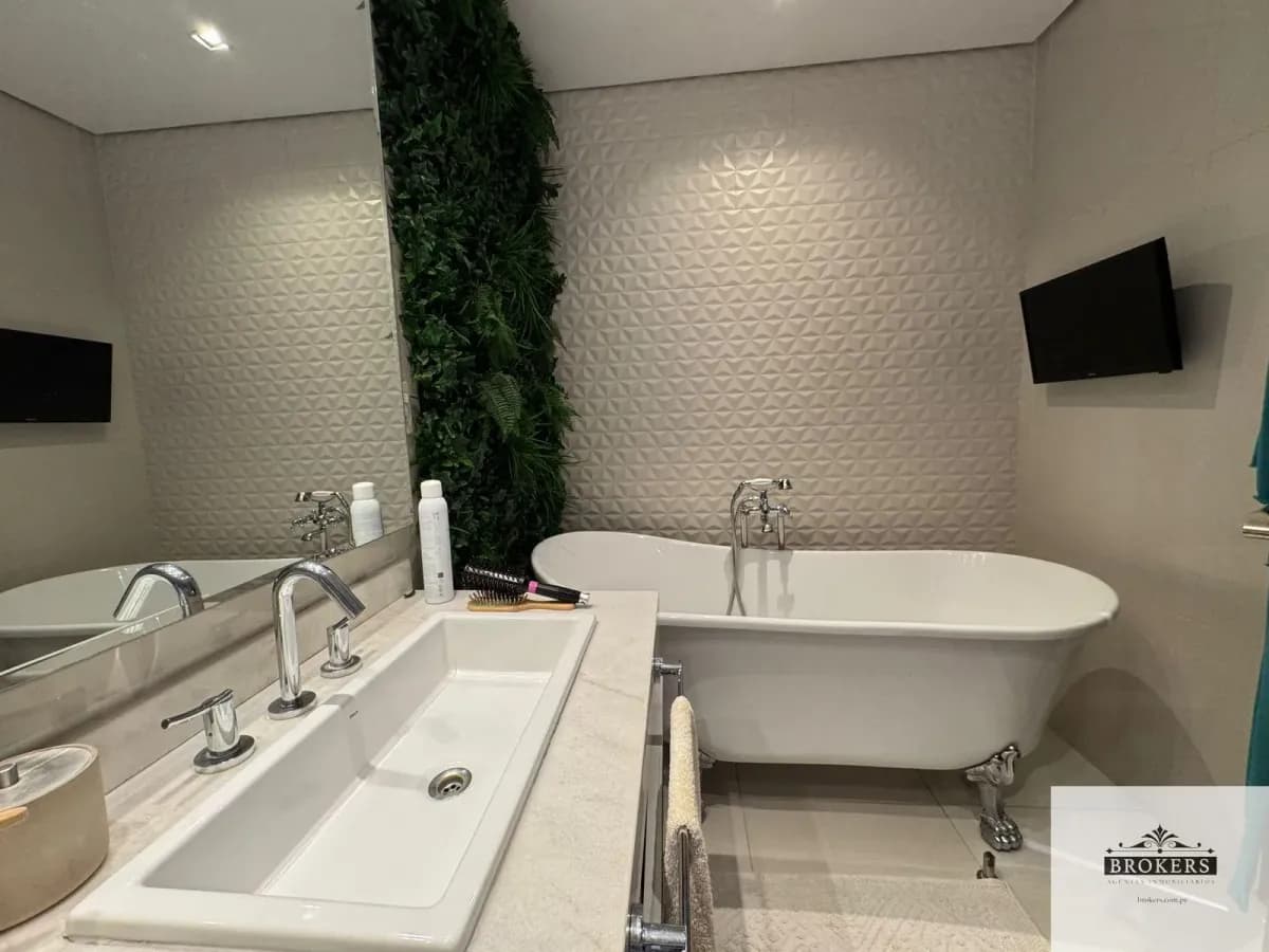 4-Bedroom House for Rent in Asunción - Image 17