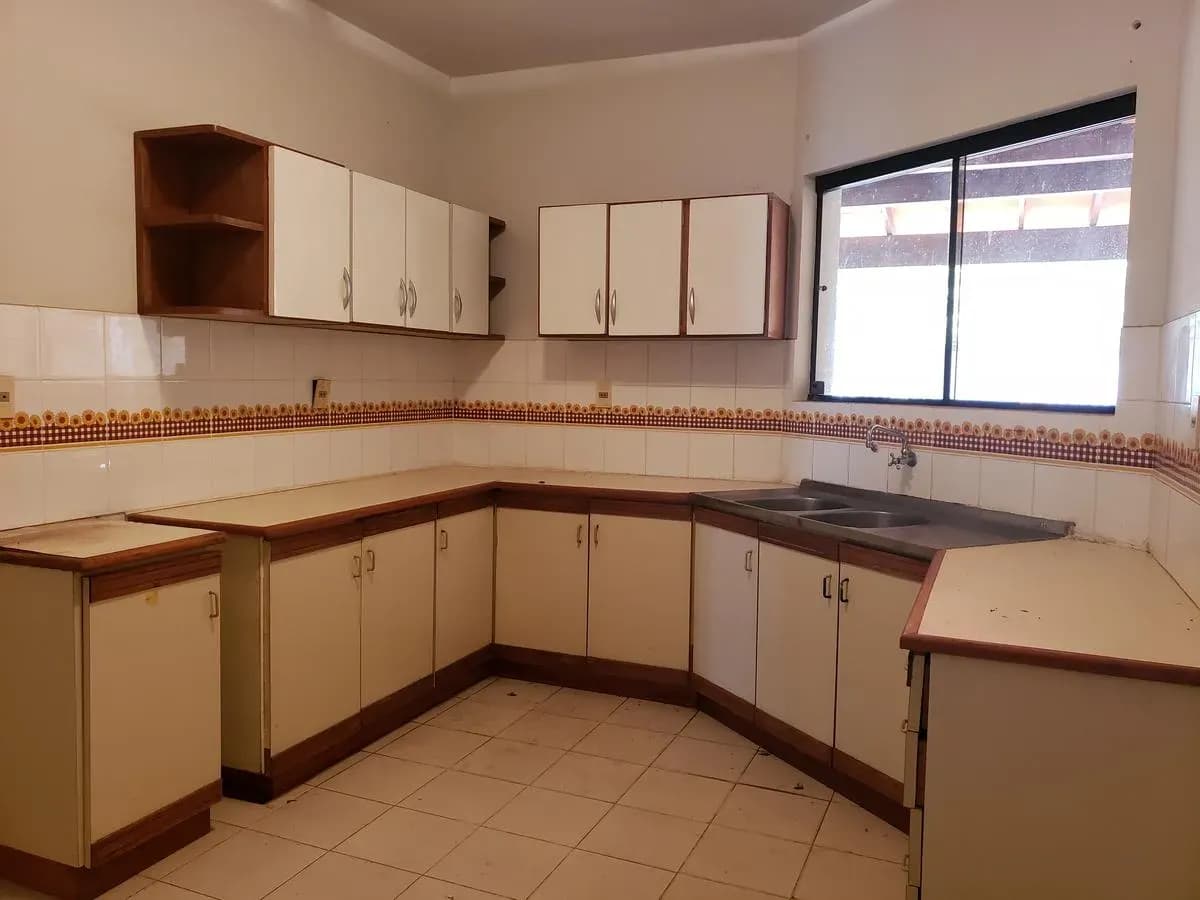 4-Bedroom House for Sale in Centro, Fernando de la Mora - Image 7