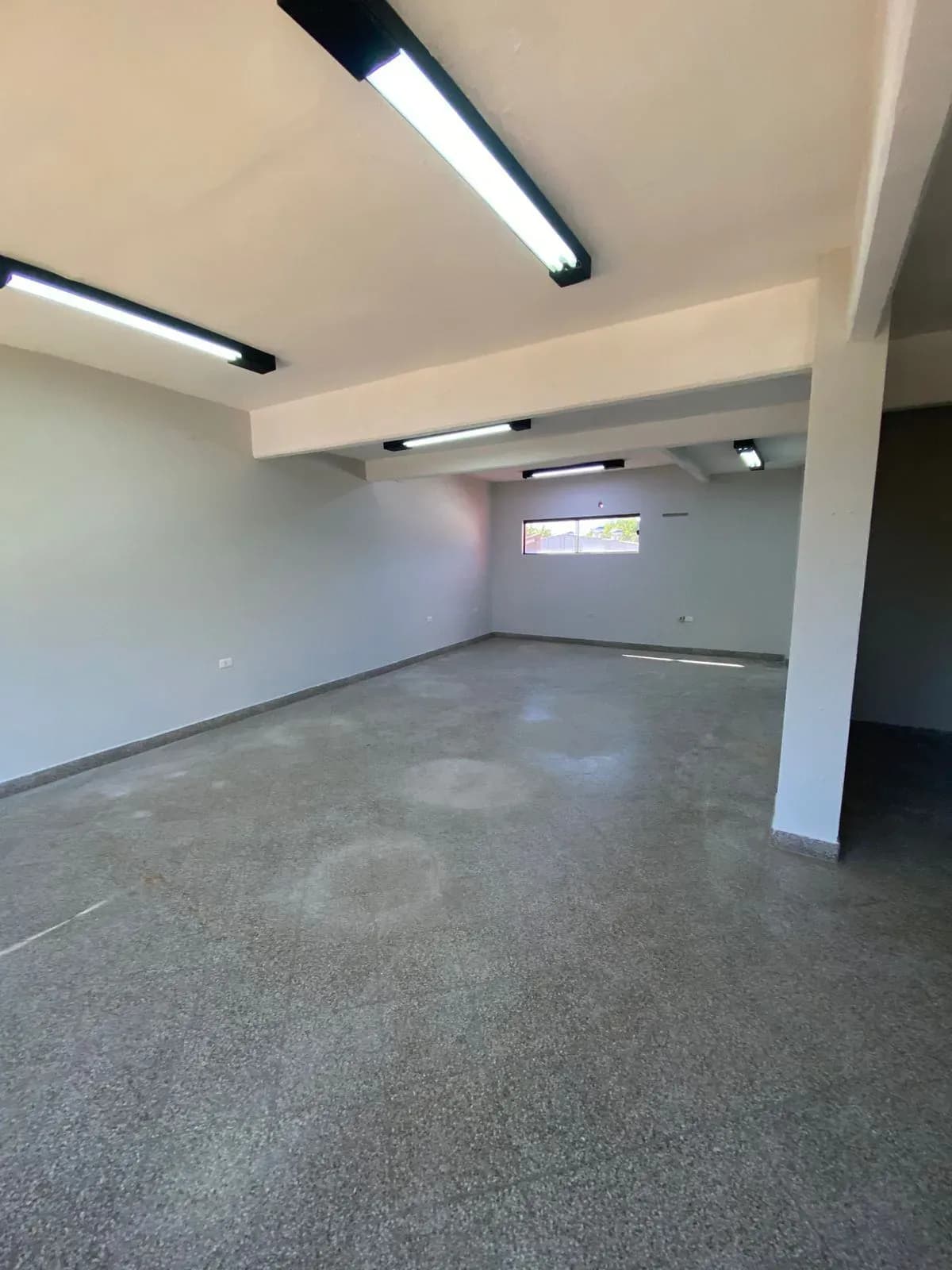 Retail Space of 1,000m² for Rent in Kokué Guasú, Fernando de la Mora - Image 9