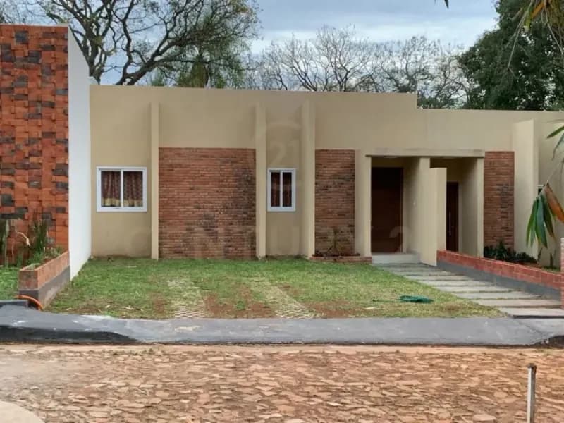 Casa de 3 dormitorios en Venta en Limpio - Image 2