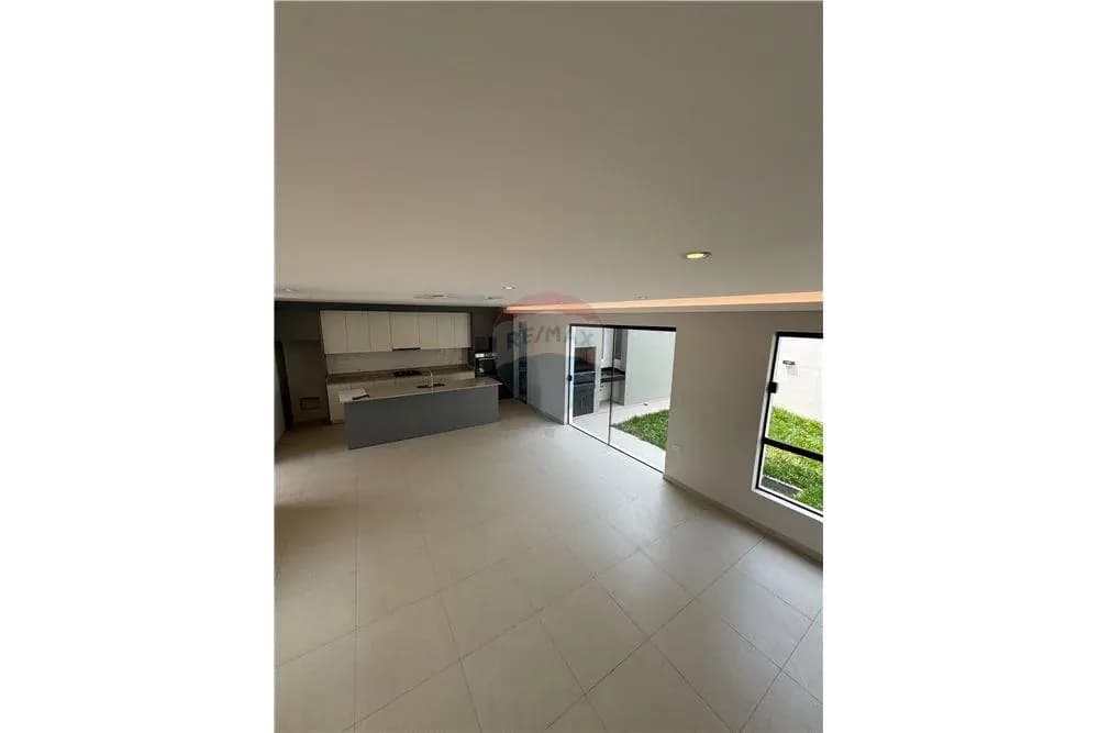 3-Bedroom House for Sale in Loma Merlo, Luque - Image 12