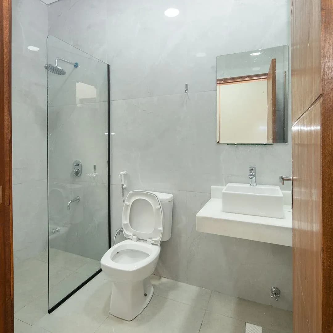 2-Bedroom House for Sale in Laurelty, Luque - Image 5