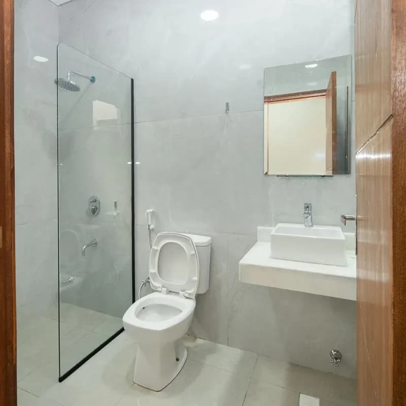 2-Bedroom House for Sale in Laurelty, Luque - Image 5
