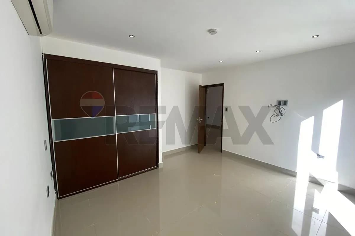 2-Bedroom House for Sale in Campo Grande, Luque - Image 8