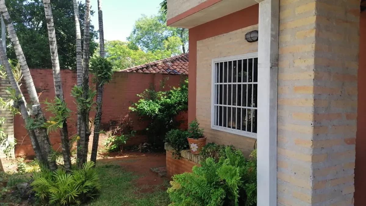 3-Bedroom House for Sale in Lambaré - Image 16