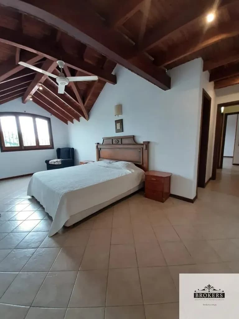4-Bedroom House for Sale in Los Laureles, Lambaré - Image 2