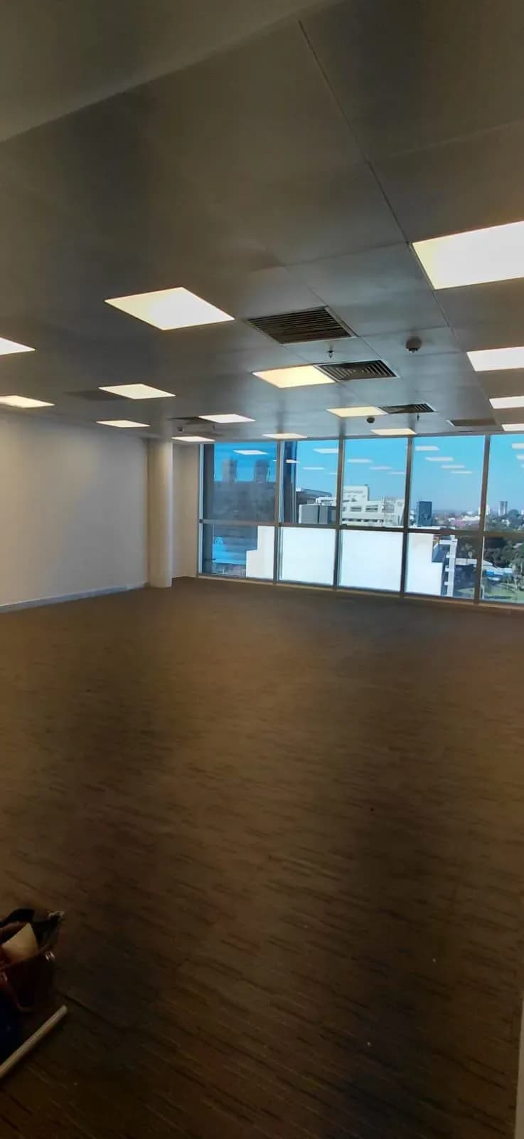 Oficina de 73.4m² en Alquiler en Manorá, Asunción - Image 2