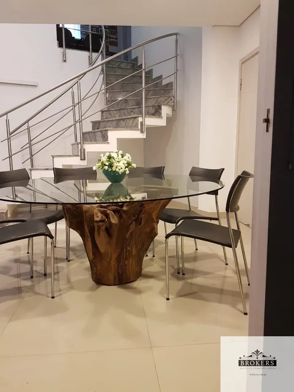 5-Bedroom House for Sale in Mburicaó, Lambaré - Image 6