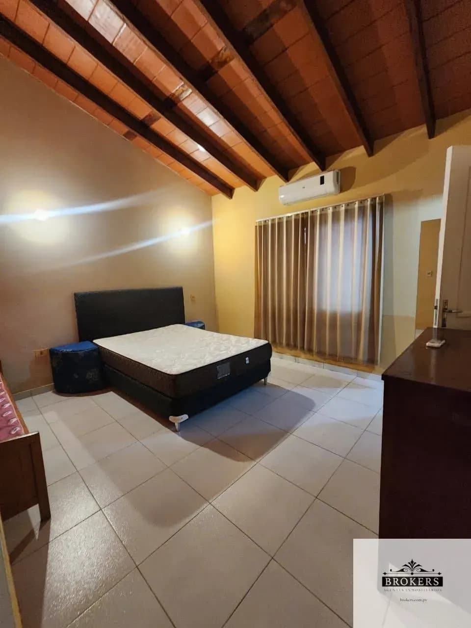 Casa de 5 dormitorios en Venta en San Bernardino - Image 9
